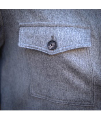 Sur-chemise en cachemire gris perle ouvre sa boutique