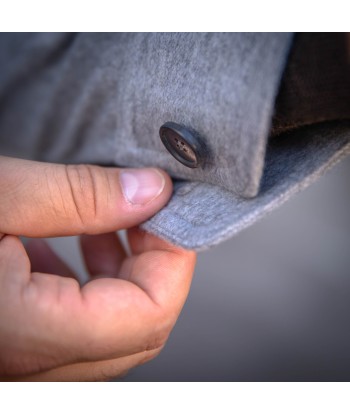 Sur-chemise en cachemire gris perle ouvre sa boutique