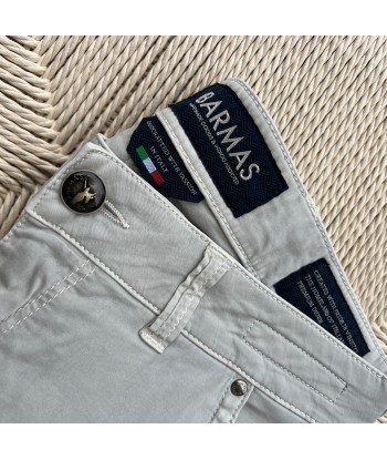 Pantalon chino ultra léger couleur pierre brillant des détails fins