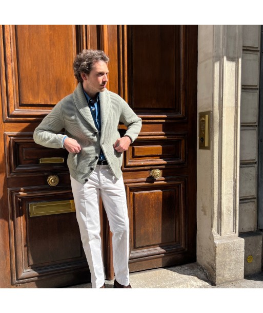 Cardigan iconique col châle laine et cachemire vert sauge l'évolution des habitudes 