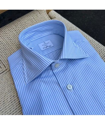 Chemise à fines rayures bleues sur fond blanc shop