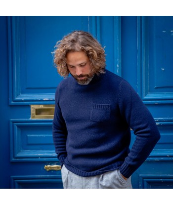 Pull col roulé bleu marine laine et cachemire est présent 