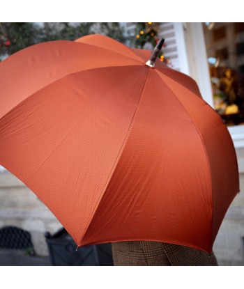 Parapluie orange motif petits carré pour bénéficier 