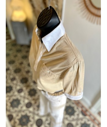 Polo beige et blanc brodé Calèche le concept de la Pate a emporter 