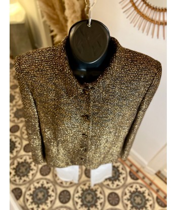 Veste paillettes d’or suggérées chez