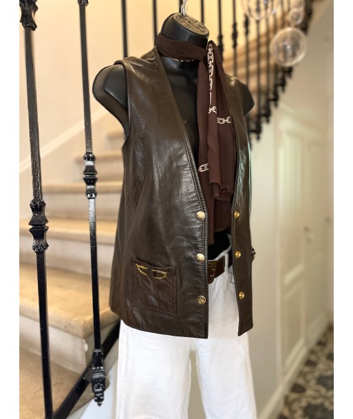 Gilet Calèche en cuir ouvre sa boutique